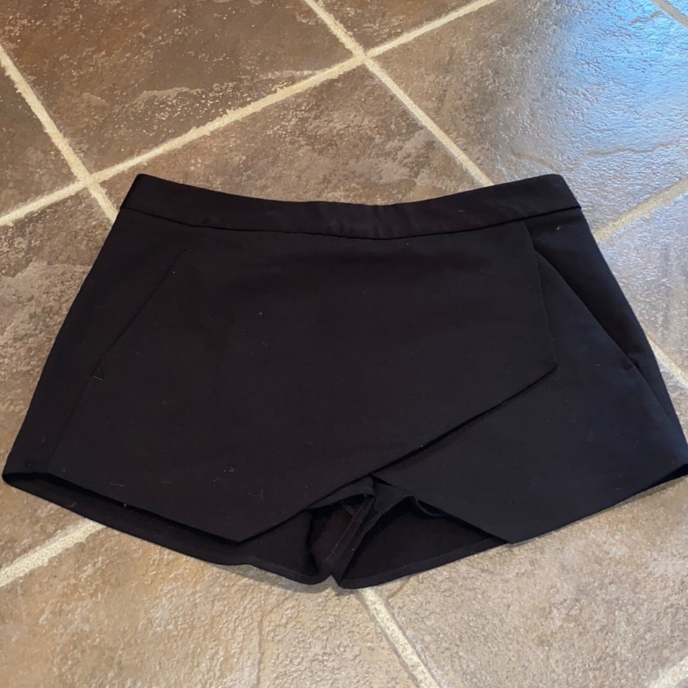Black Skort